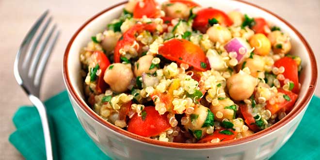 Salada de Quinoa e Grão-de-bico