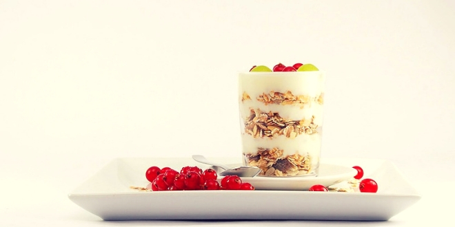 Iogurte com frutas e aveia Iogurte com frutas e aveia