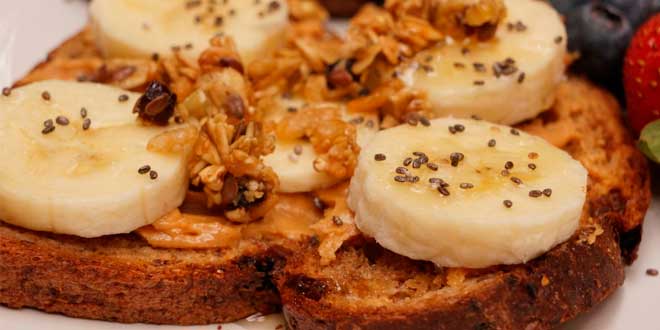 Pao ezequiel con manteiga amendoin