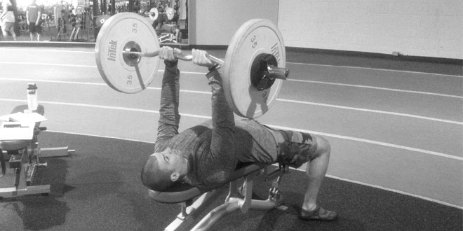 Dor no cotovelo em exercícios de tríceps Dor no cotovelo em exercícios de tríceps