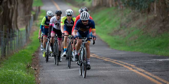 Ciclistas na estrada