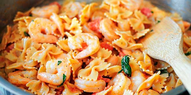 Massa Farfalle com Camarões