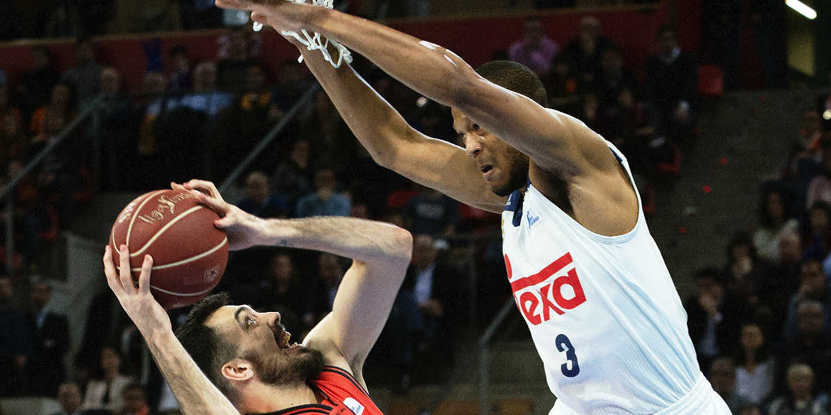 Poste defesa basquetebol