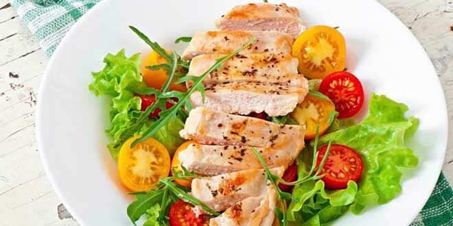 Salada com Frango e Ovo