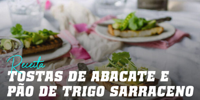 Torradas de Abacate e Pão de Trigo Sarraceno