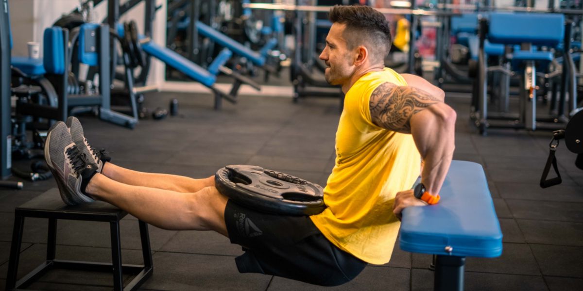 bíceps e tríceps com peso extra - exercícios bíceps e tríceps