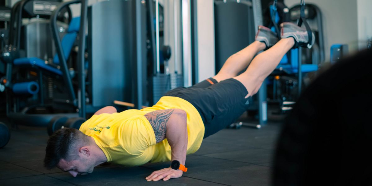 Flexões no Treino em suspensão Flexões no Treino em suspensão