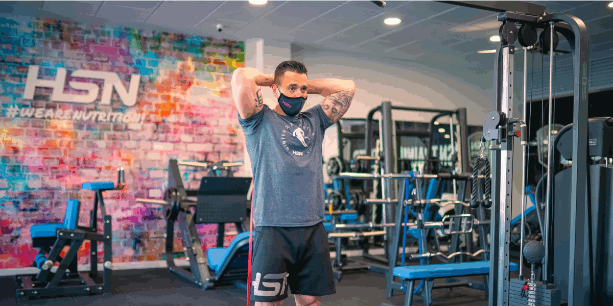 Band Triceps Overhead Extension com bandas elásticas