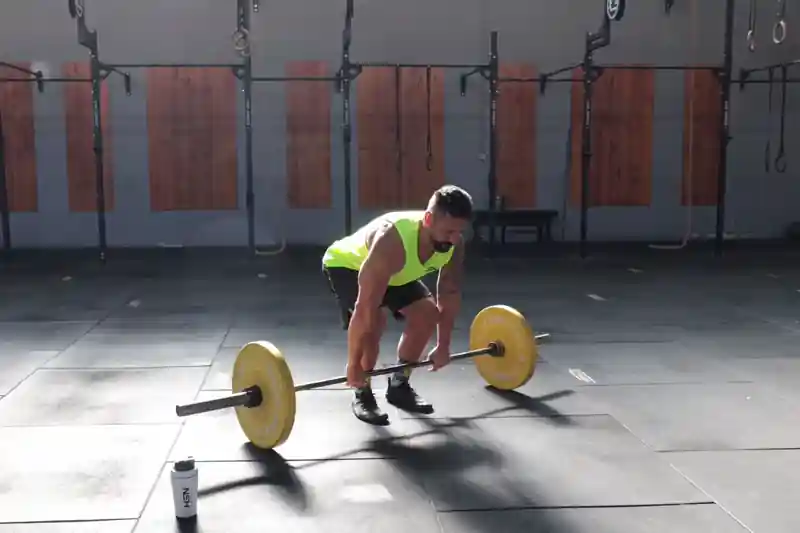 Técnica para fazer peso morto passo a passo