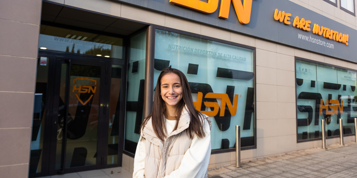 Adriana Cerezo nas instalações HSN Adriana Cerezo nas instalações HSN