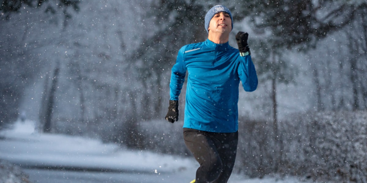Desportista vestido por camadas