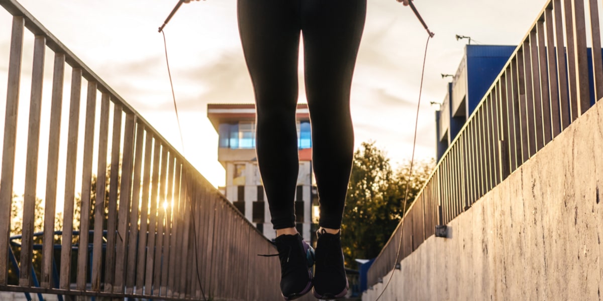 Saltar à corda e exercícios pessoas sedentárias Saltar à corda e exercícios pessoas sedentárias