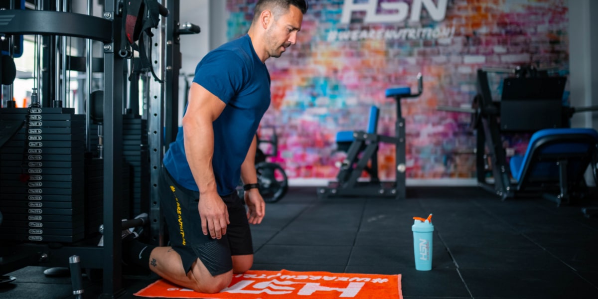 Flexão nórdica em máquina