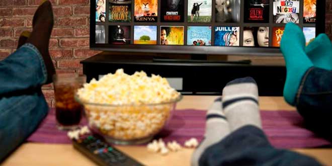 Snacks pouco saudáveis enquanto vemos TV e sedentarismo