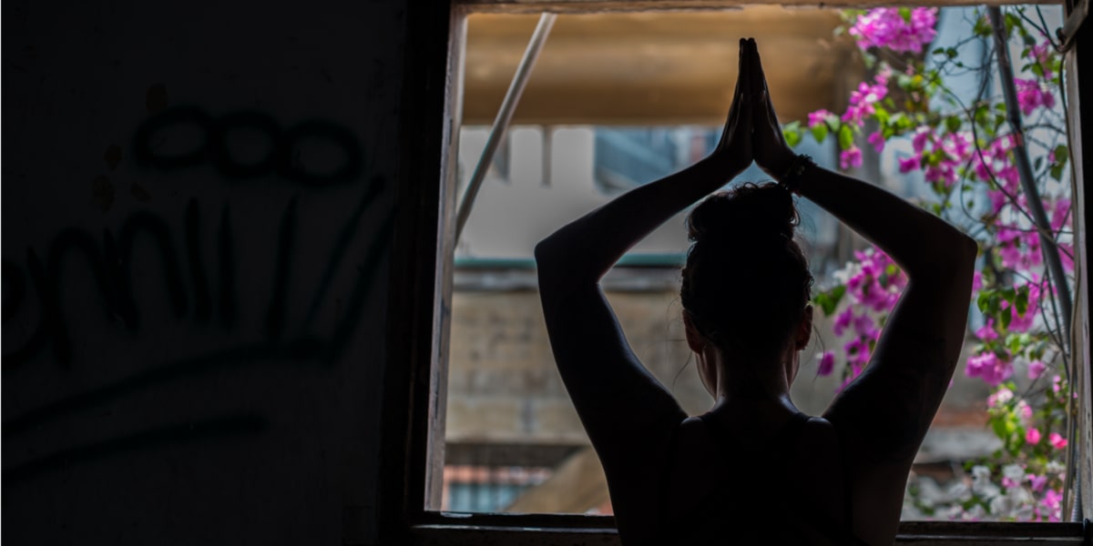 Como fazer uma sessão de Blindfolded Yoga