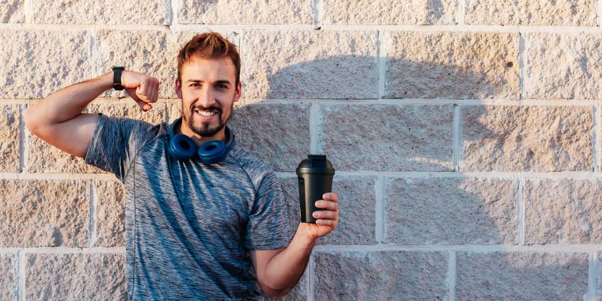 Tomar suplementos de creatina e glutamina em conjunto