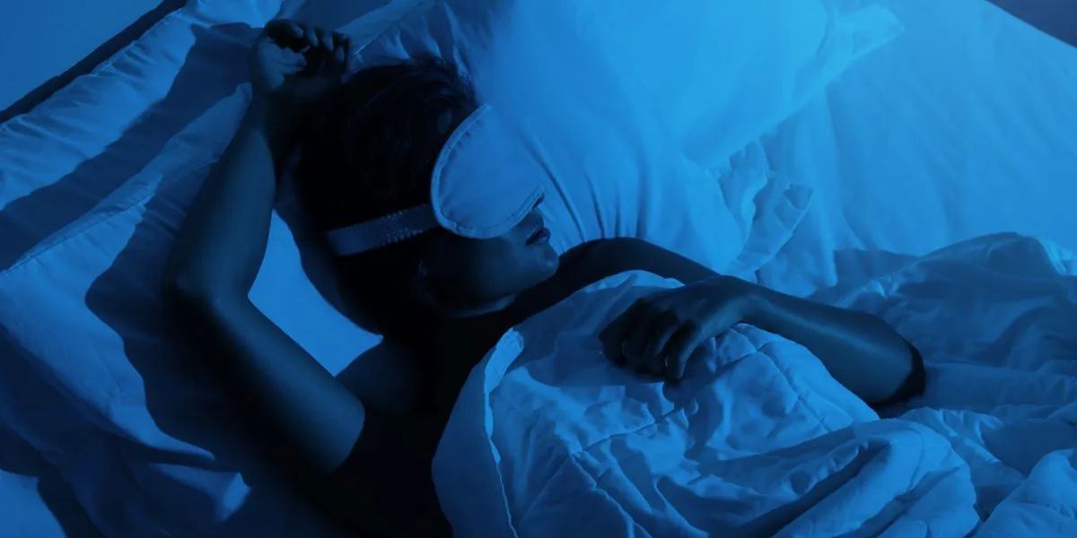 Durmiendo a oscuras y con antifaz Durmiendo a oscuras y con antifaz
