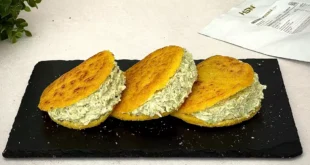Arepas com polenta recheadas com frango cremoso