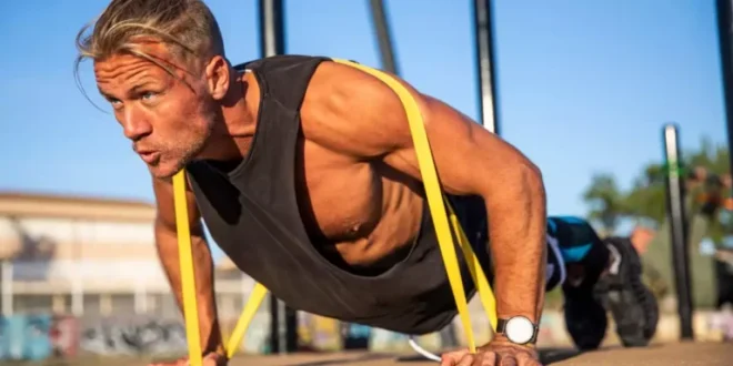 Exercícios de peito com bandas de resistência para todos os níveis Exercícios de peito com bandas de resistência para todos os níveis