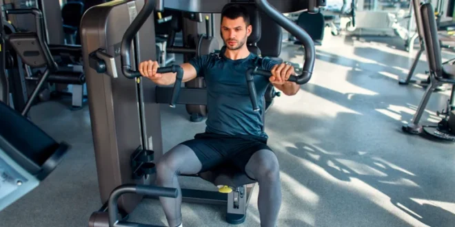 Como fazer press de peito na máquina sentado corretamente