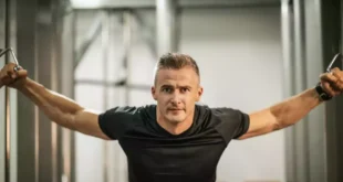 Melhores exercícios para treinar o peitoral com estação de polias