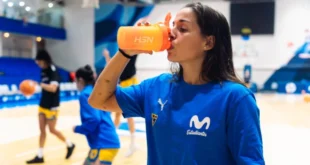 Como é que as viagens influenciam o desempenho e a nutrição desportiva no basquetebol