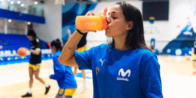 Como é que as viagens influenciam o desempenho e a nutrição desportiva no basquetebol