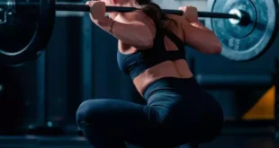 Como fazer agachamentos com peso