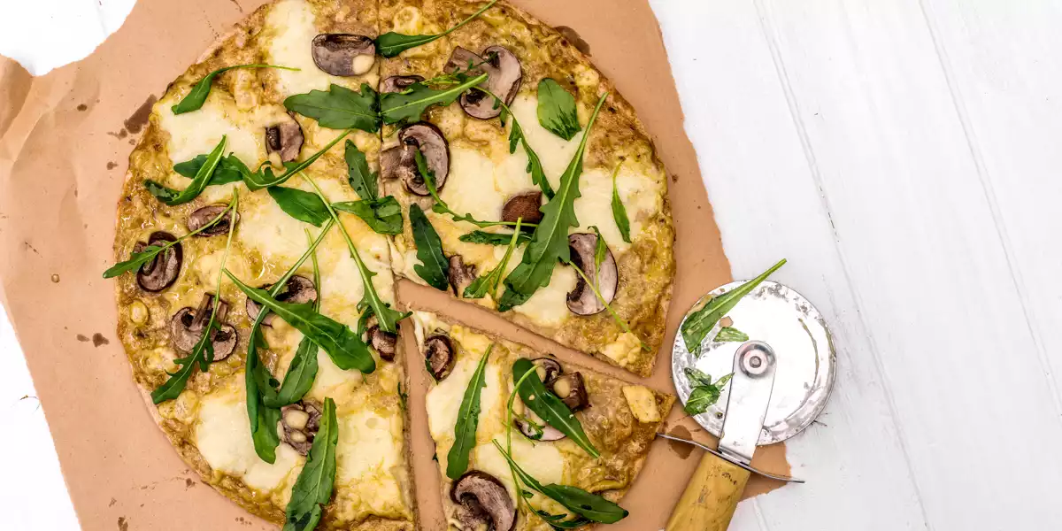 Pizza com base de farinha de ervilha verde