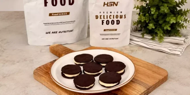Bolachas de Chocolate Recheadas com Creme de Chocolate Branco