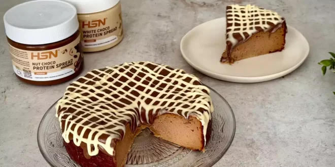 Cheesecake Proteico de Chocolate e Avelãs Cheesecake Proteico de Chocolate e Avelãs