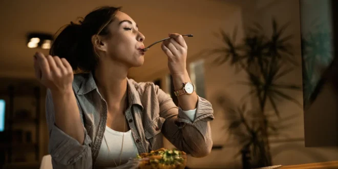 Mindful eating: A arte de comer com os cinco sentidos Mindful eating: A arte de comer com os cinco sentidos